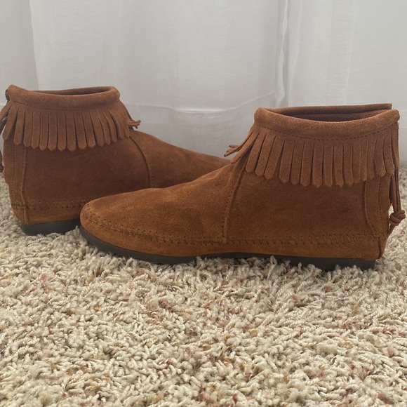 MinnieTonka Back Zip Hardsole Moccasins Boot Sz 7.5 - Picture 3 of 9